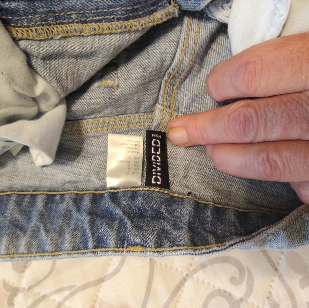 Ladies Jean Shorts - Picture 4 of 4